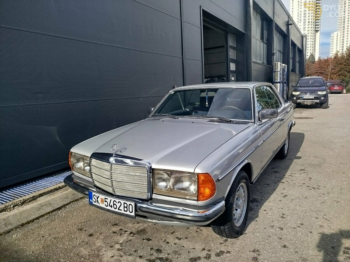 1977 Mercedes-Benz CE 280 Astral silver 892 Skala blue, foto 1