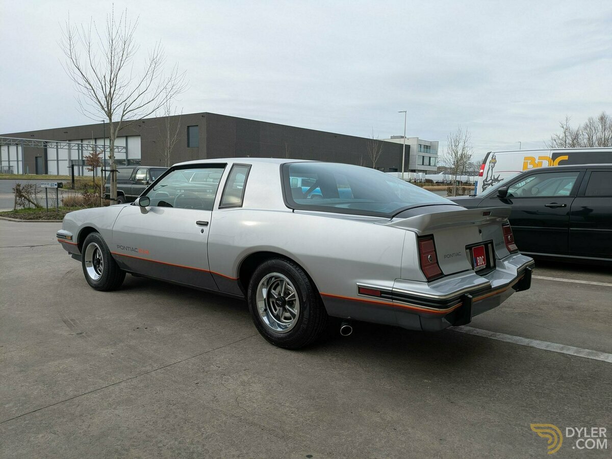 1986 Pontiac Grand Prix 2 + 2 AERO NASCAR, foto 2