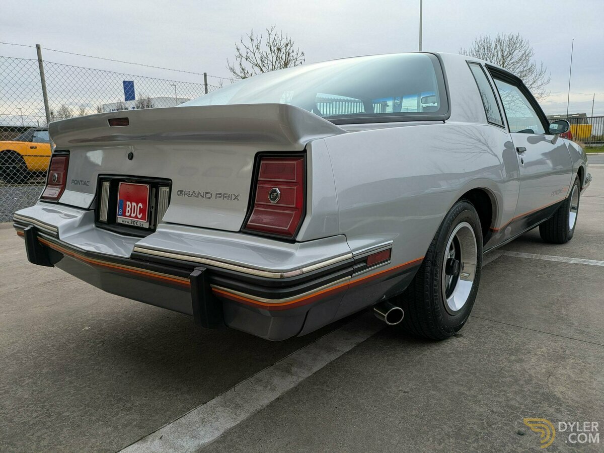 1986 Pontiac Grand Prix 2 + 2 AERO NASCAR, foto 5