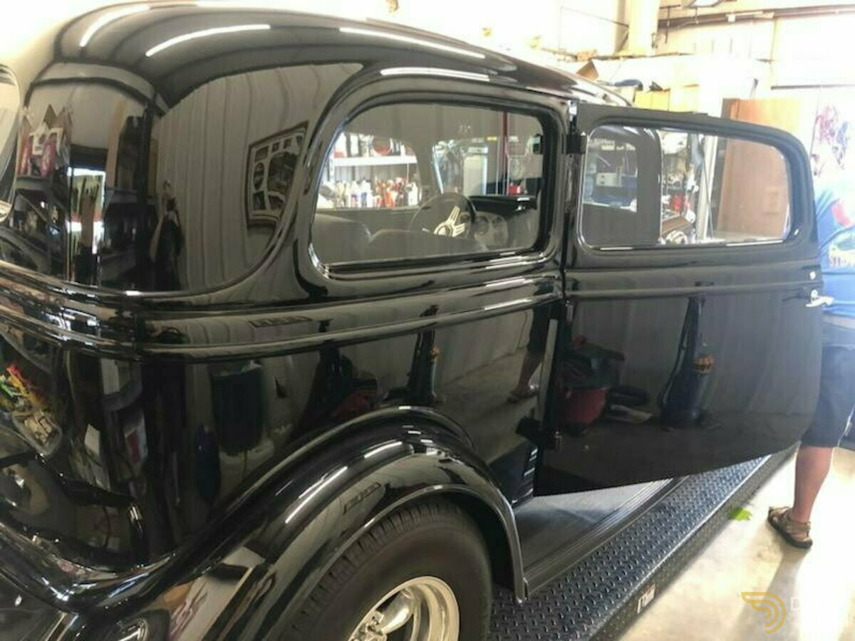 1933 Ford Tudor, foto 4