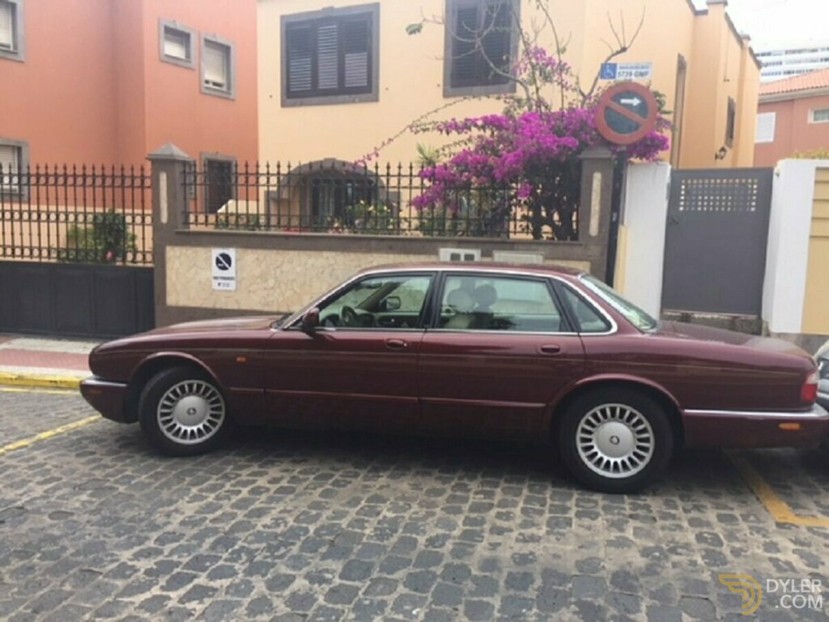 1998 Jaguar XJ8, foto 1