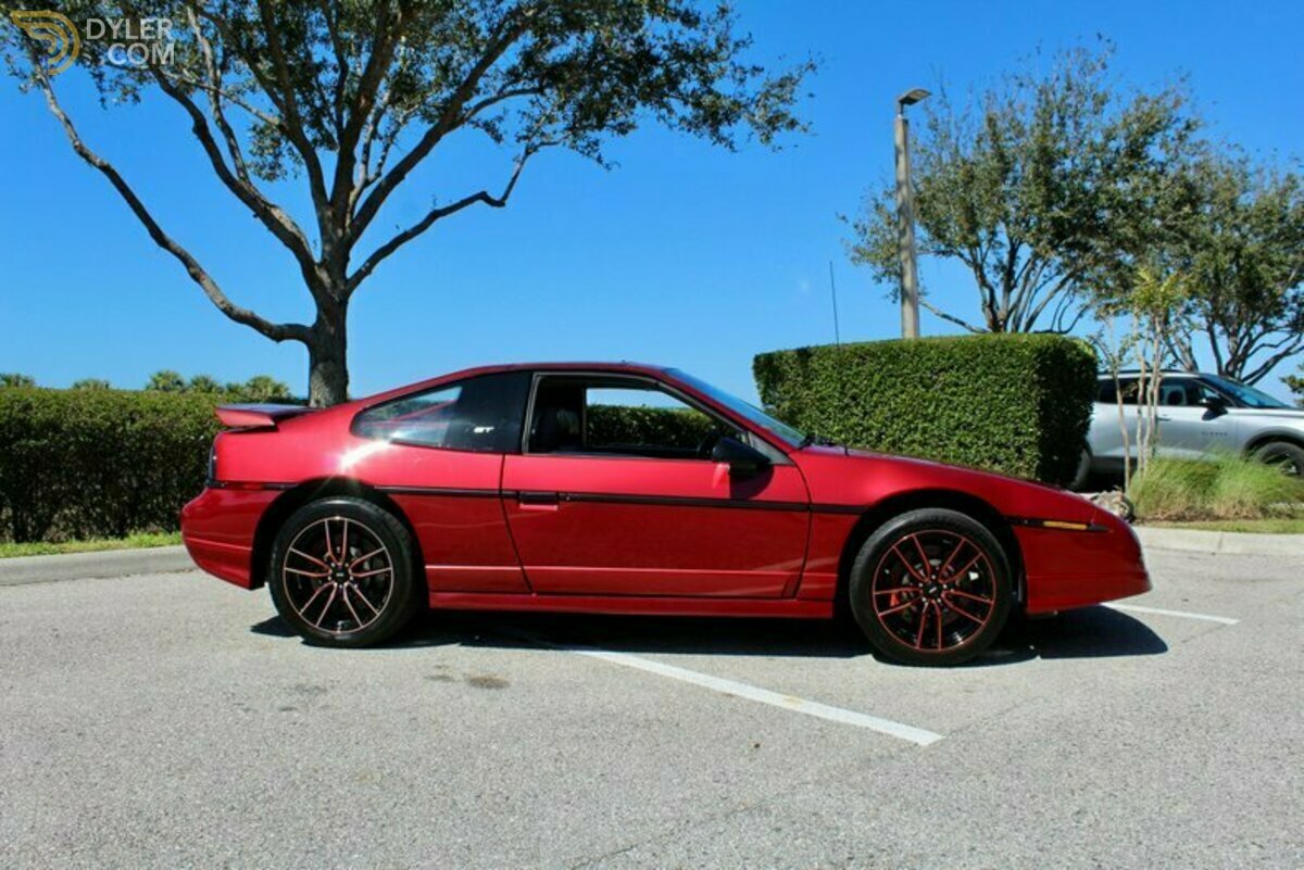 1988 Pontiac Fiero GT, foto 2
