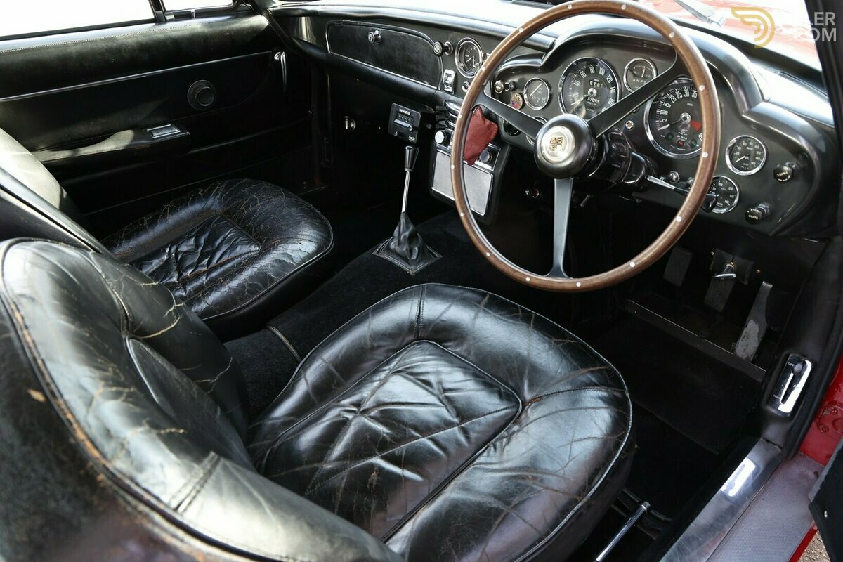1966 Aston Martin DB6 Saloon RHD, foto 3