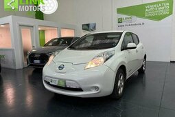 Nissan Leaf Acenta 30KWh Sedan / Saloon 2017 White