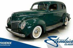 Ford Deluxe Sedan / Saloon 1939