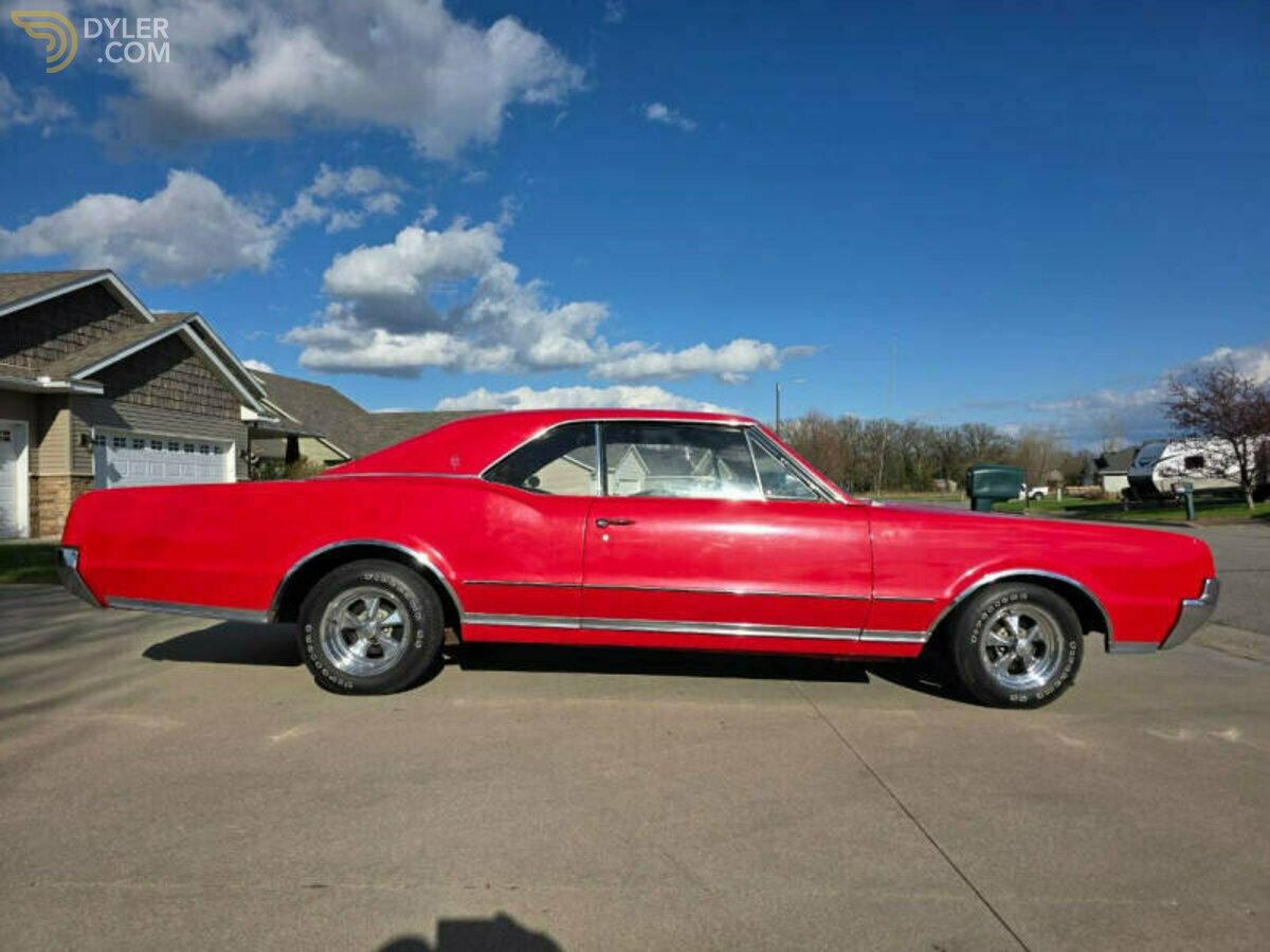 1967 Oldsmobile Cutlass Supreme, foto 2