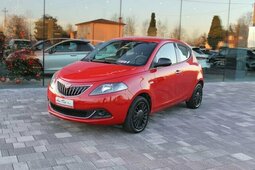 Lancia Ypsilon 1.0 FireFly 5 porte S&S Hybrid Ecochic Silver Sedan / Saloon 2021 Red