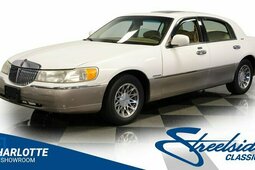 Lincoln Town Car Signature Series Sedan / Saloon 2000 White