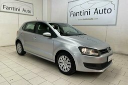 Volkswagen Polo Comfortline Sedán / Berlina 2014 Plata
