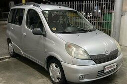 Toyota Yaris Verso  1.3 Benzina 86 CV Limousine 2002 Silberfarben