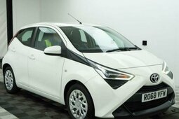 Toyota Aygo x-play Hatchback 2018 White