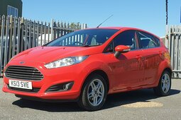 Ford Fiesta 1.25 Zetec Hatchback 5dr Petrol Manual Euro 5 (82 Hatchback 2013 Red