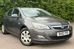 Vauxhall Astra Exclusiv Berlina compatta 2010 Grigio