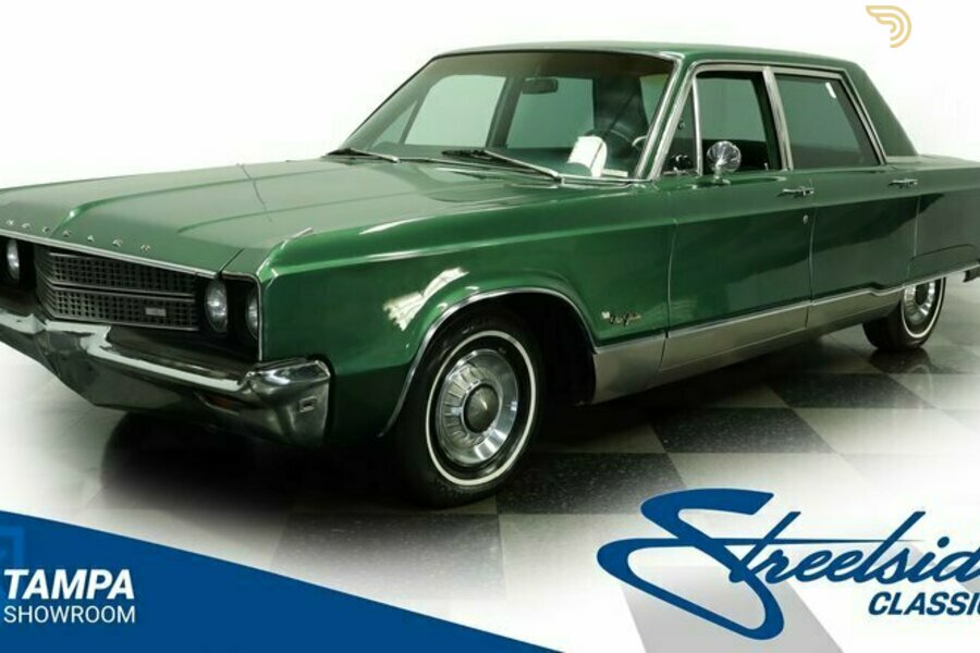 Chrysler New Yorker Sedan / Saloon 1968 Green