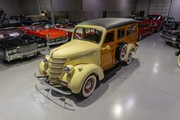International MXT Familiar 1940 Beige