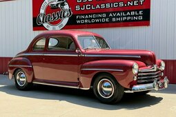 Ford Deluxe Sedan / Saloon 1946 Red