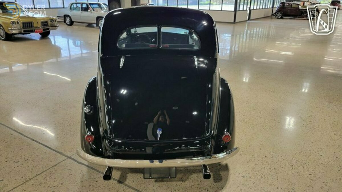 1937 Ford Sedan, foto 3