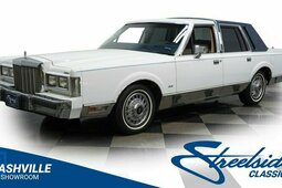 Lincoln Town Car Signature Series Sedan / Saloon 1985 White
