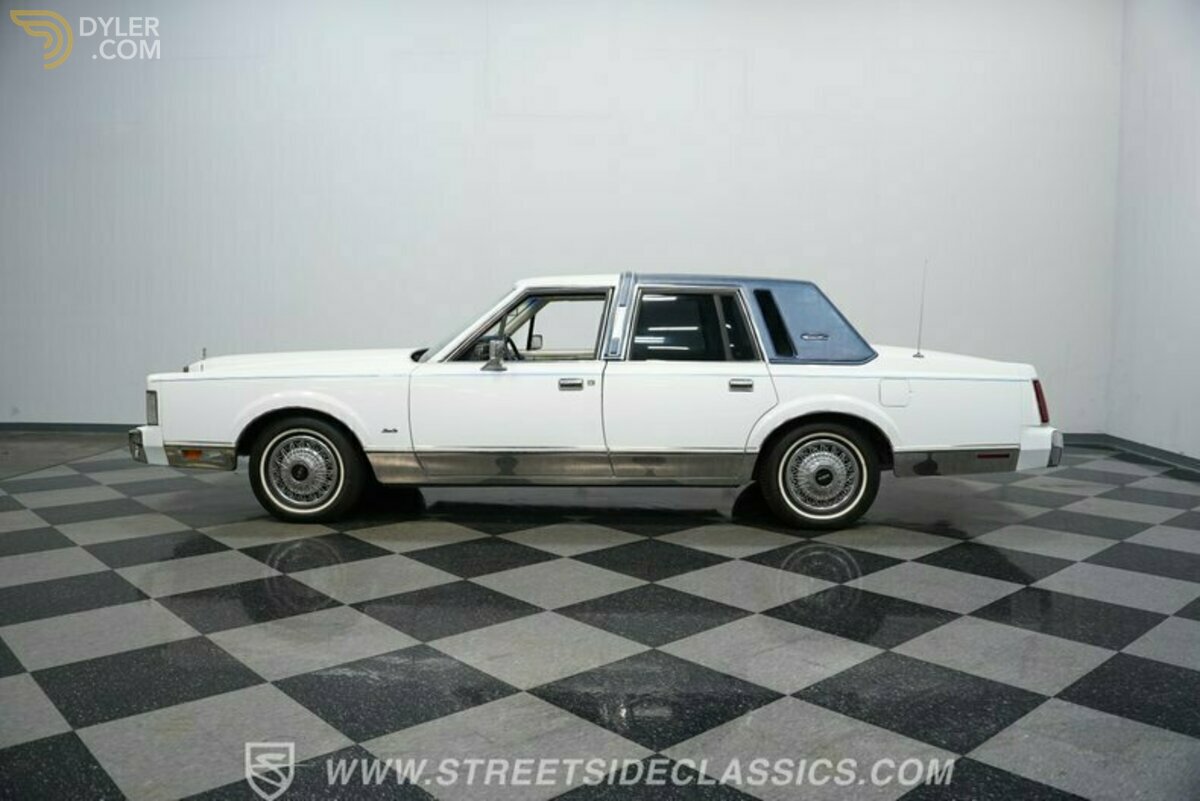 1985 Lincoln Town Car Signature Series, foto 2