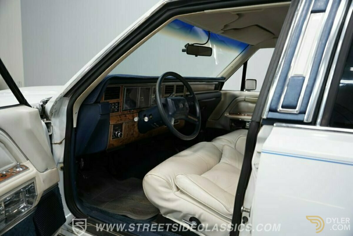 1985 Lincoln Town Car Signature Series, foto 4