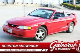 Ford Mustang Cabriolet / Roadster 1995 Rot