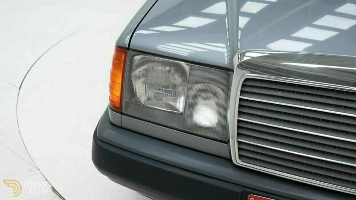 1988 Mercedes-Benz 230, foto 10