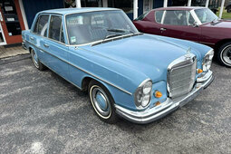 Mercedes-Benz 250 Sedán / Berlina 1967 Azul