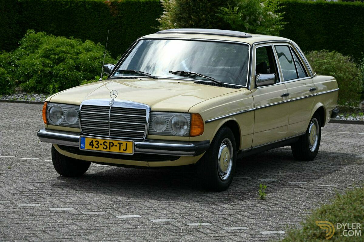 1978 Mercedes-Benz 240 Sedan, foto 1