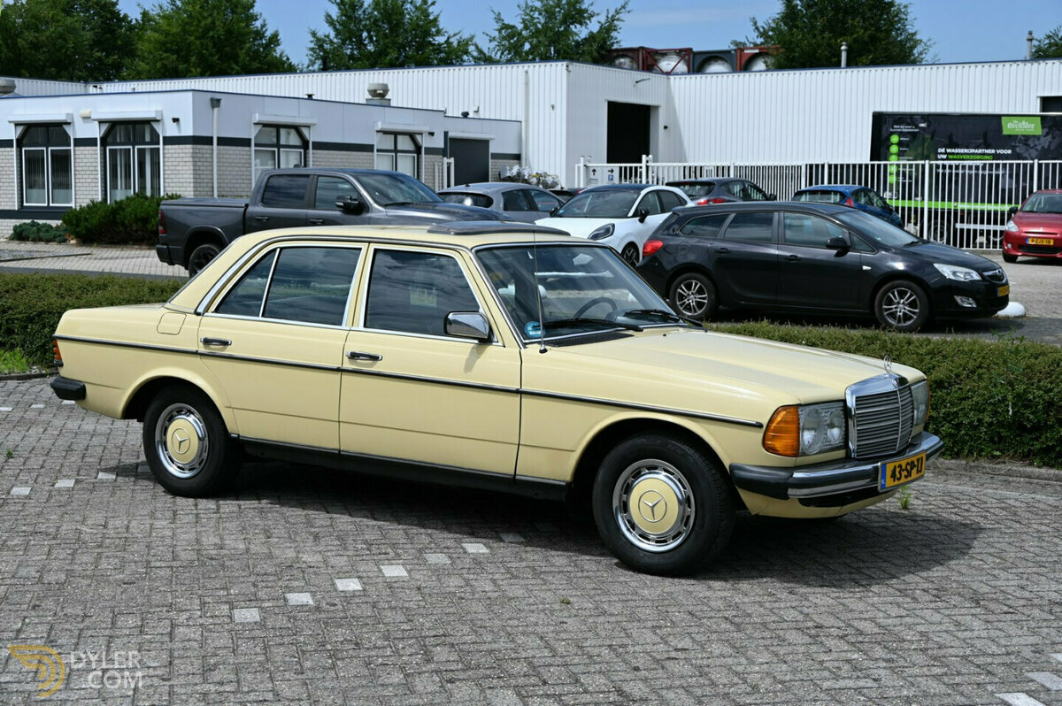 1978 Mercedes-Benz 240 Sedan, foto 3
