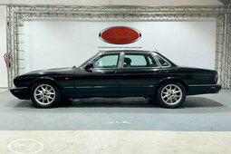 Jaguar XJ8 Sovereign Sedan / Saloon 1998 Black