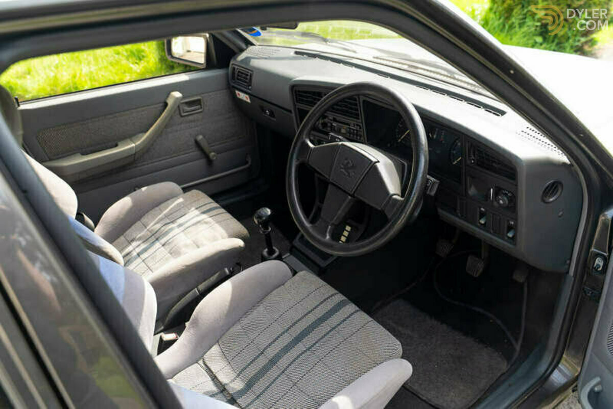 1986 Vauxhall Cavalier SRI, foto 2