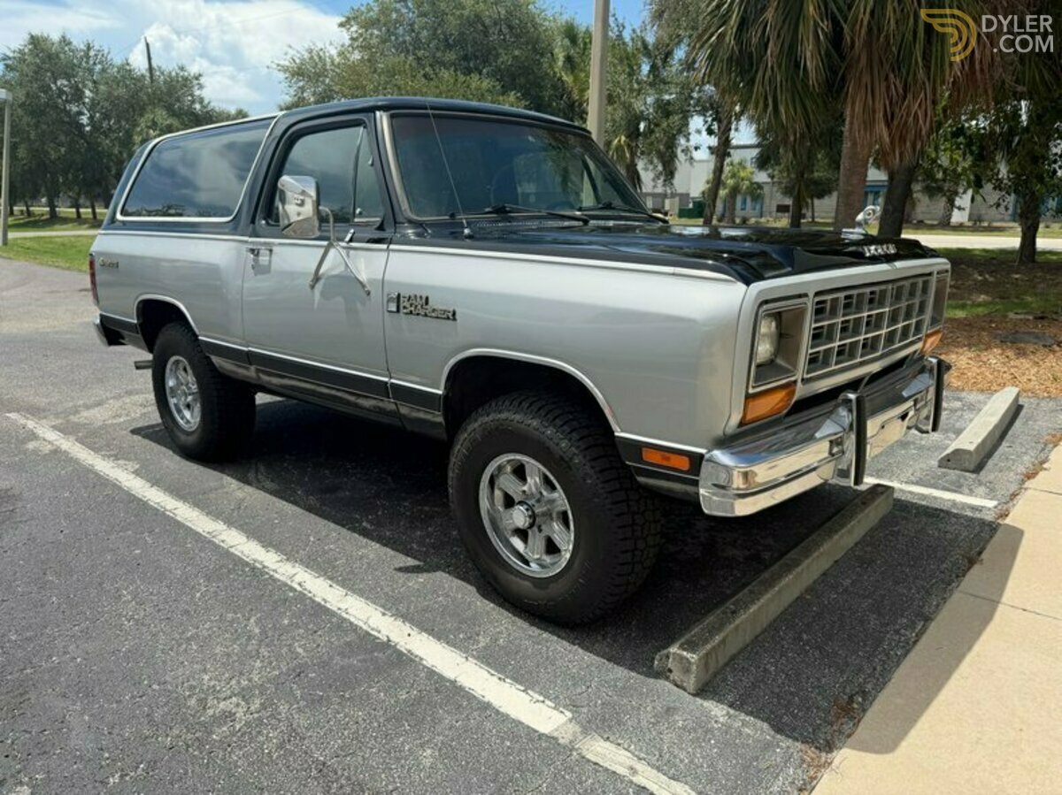 1983 Dodge Ramcharger Prospector 4x4, foto 1