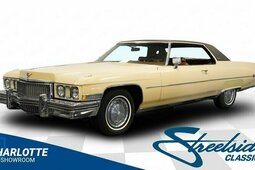 Cadillac DeVille Sedan / Saloon 1973 Gold