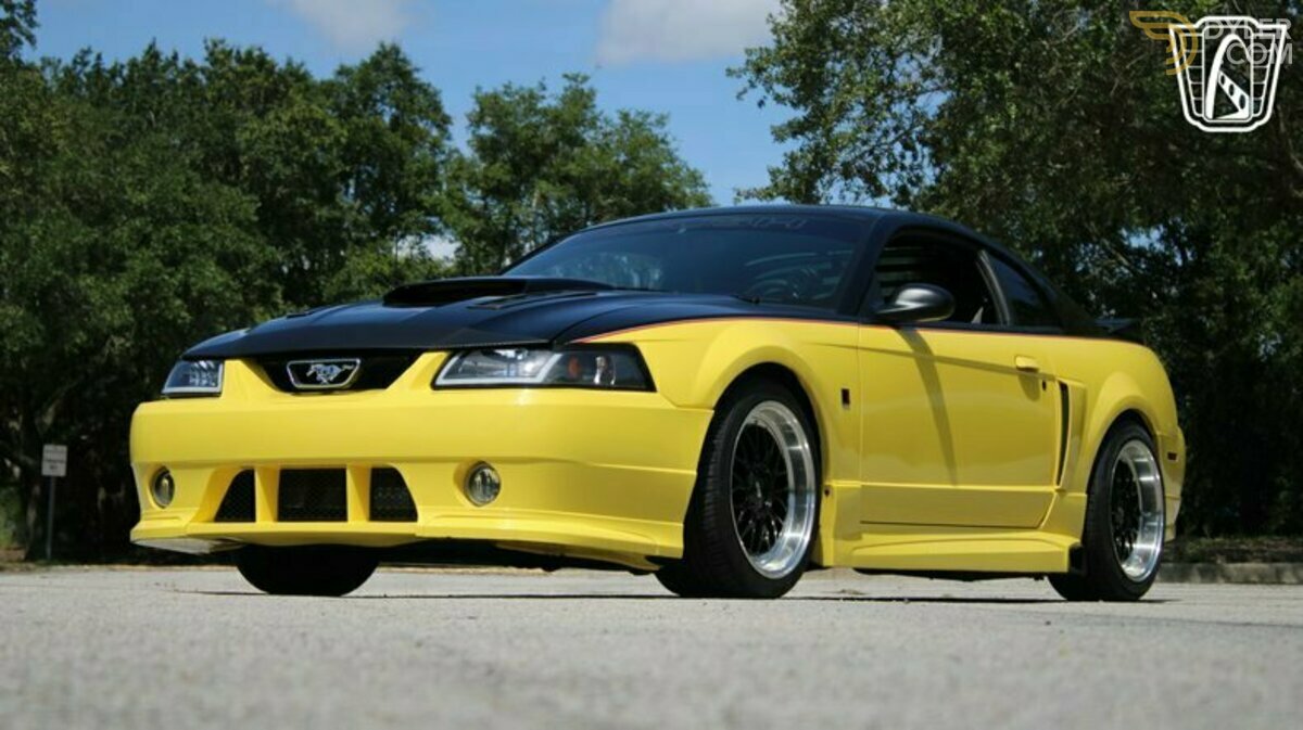 2001 Ford Mustang GT, foto 2