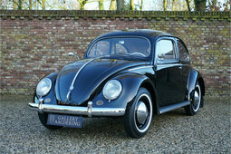 Volkswagen Beetle Oval-Window "Restored to its original purity" 1955 Nero