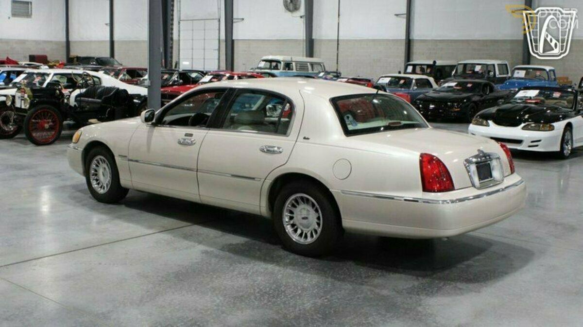 1999 Lincoln Town Car, foto 3