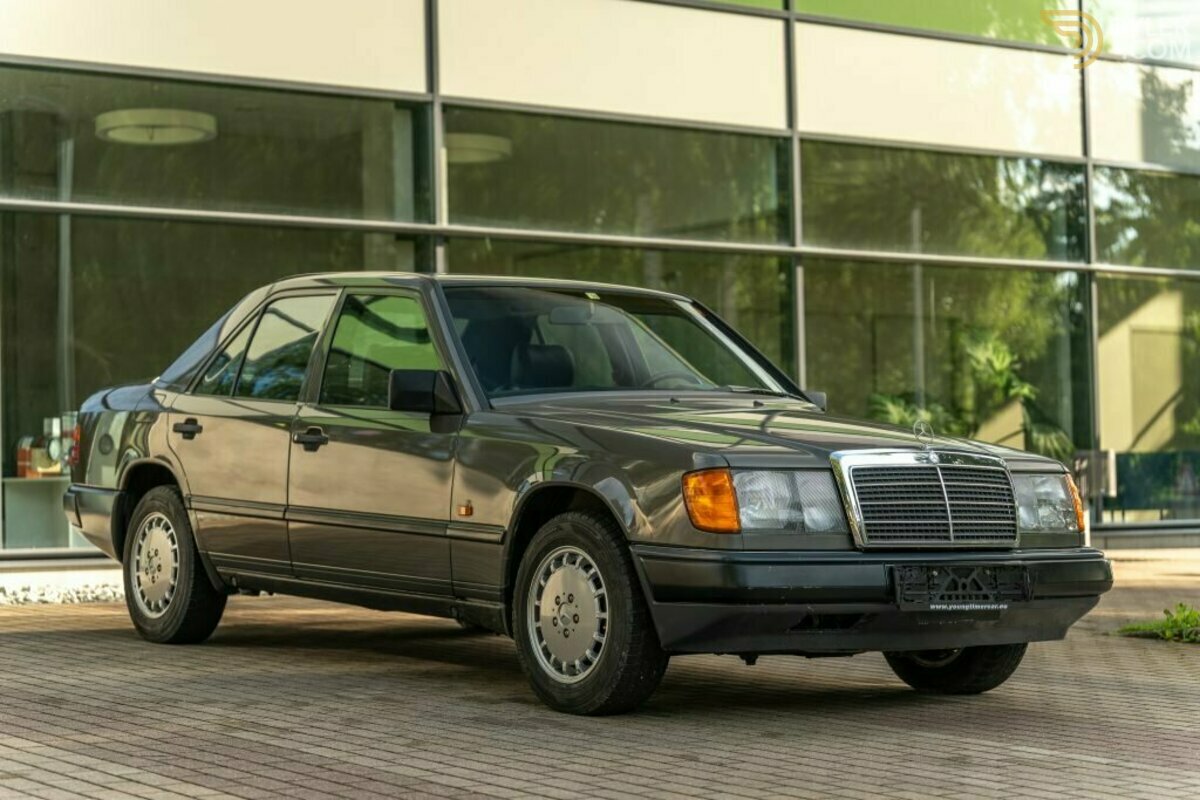 1992 Mercedes-Benz E 300, foto 1