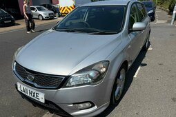 Kia Ceed 1.6 3 Hatchback 5dr Petrol Manual Euro 5 (124 bhp) Berlina compatta 2011 Argento