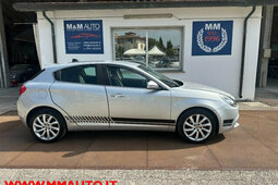 Alfa Romeo Giulietta Distinctive Sedan / Saloon 2015 Silver