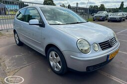 Volkswagen Polo Highline Hatchback 2002 Gris