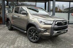 Toyota Hilux Invincible A/T Minivan / MPV 2026 Beige