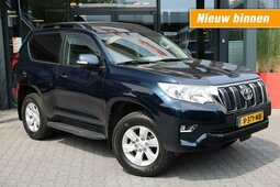 Toyota RAV4 D-4D Minivan / MPV 2018 Blue
