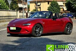 Mazda MX-5 Exceed Cabriolet / Roadster 2017 Red