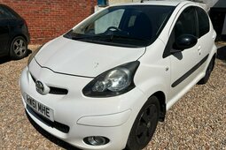 Toyota Aygo 1.0 VVT-i Go Hatchback 5dr Petrol Manual Euro 5 (6 Berlina compatta 2011 Bianco