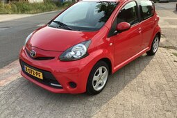 Toyota Aygo 1.0 VVT-I DYN. OR. Berlina compatta 2013 Rosso