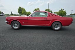 Ford Mustang 2+2 Fastback Coupe 1965 Red