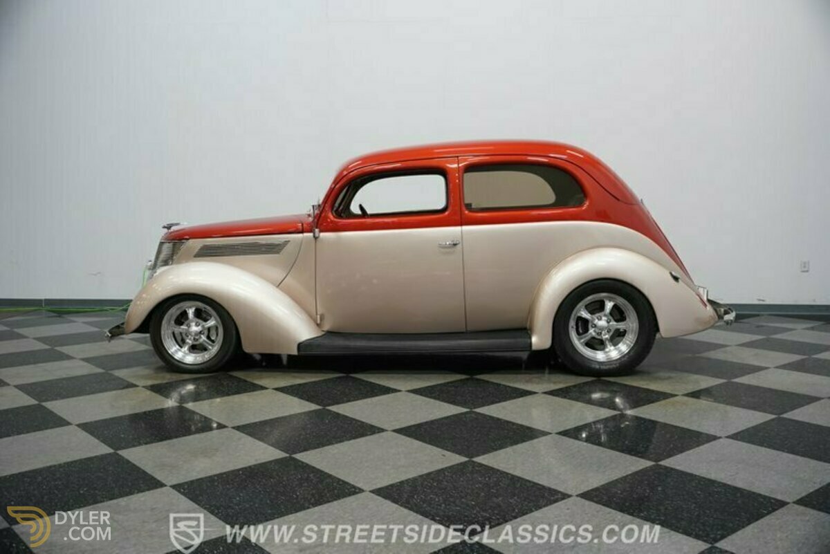 1937 Ford Sedan Slantback, foto 2