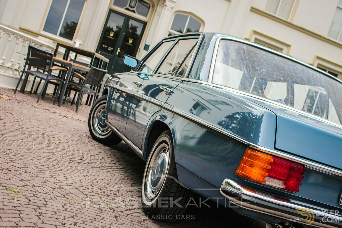 1975 Mercedes-Benz 200 W115, foto 2