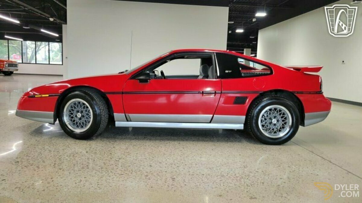 1986 Pontiac Fiero GT, foto 2