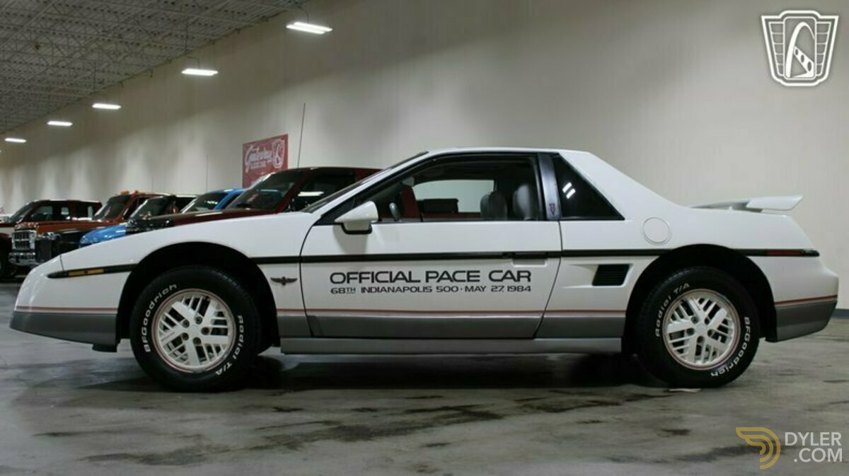 1984 Pontiac Fiero SE Indy Pace Car Limited Edition, foto 2